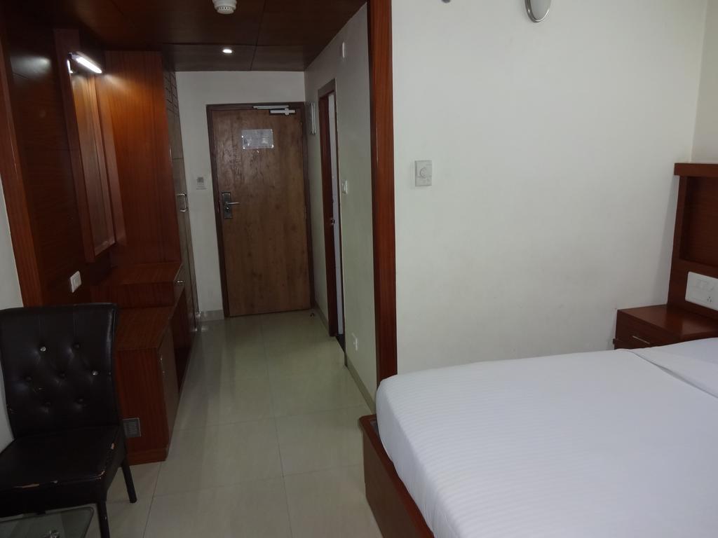 La Hospin Hotel Rājahmundry Habitación foto